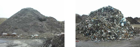 Figur 3.1 Billede af sorteret vejopfej < 40 mm (til venstre) og frasorteret materiale > 40 mm (til højre). Undersøgelserne i dette projekt vedrører alene det sorterede vejopfej