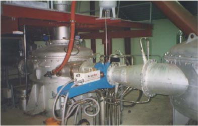 Figur 4. Top af forgasser med plasmagenerator (blå).