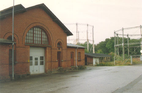 Figur 2.2: tidligere apparat- og rensehus samt gasbeholdere på Hjørring Gasværk, 1992.