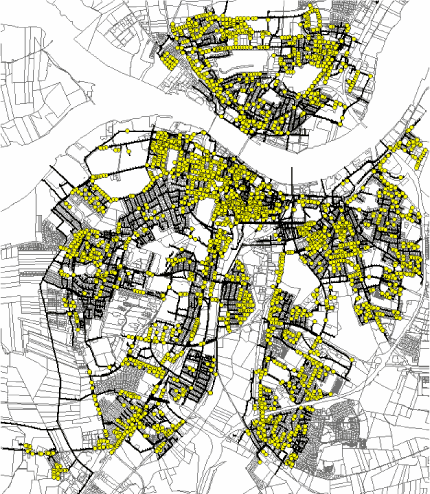 Figur 6. Oversigt over, hvor i Aalborg det kan forventes, at der vil ske overbelastning af afløbssystemet, når der kommer en 100-års (gule prikker) hændelse.