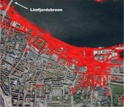 Figur 8: Aalborg midtby. Ortofoto som baggrund for markering af de arealer, der ligger lavere end den forventede vandstand ved en klimafremskrevet 100-års hændelse (kote 2,18).