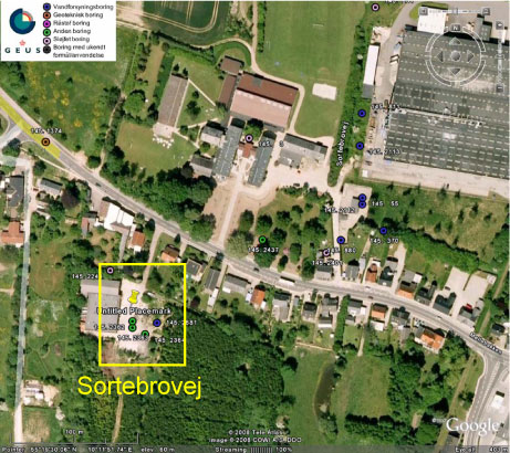 Figur 1: Luftfoto af Sortebrovejslokaliteten og det omkringliggende område, med placeringer af boringer i området.
