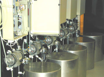 Fig. 6.2. Kompostreaktorsystemet. Reaktorer med tilhørende styringsenheder.
