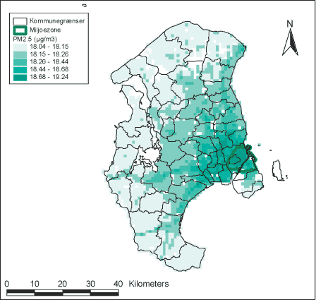 Figur 5-1 Bybaggrundsforureningen med PM2.5 (µg/m³) i 2003 på 1x1 km² gitternet i Hovedstadsområdet. Den regionale forurening udgør 18 µg/m³ og trafikken bidrager med resten. 