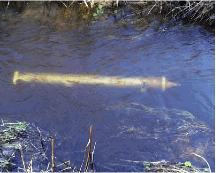 Photo 3.3 prototype of the suspended sediment sampler installed in Odderbæk in December 1999. 