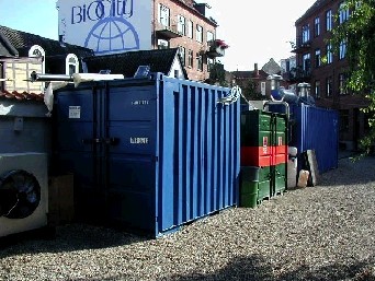 Foto af el-, damp- og maskincontainer.