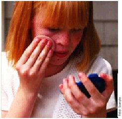Billede af pige der ligger make-up