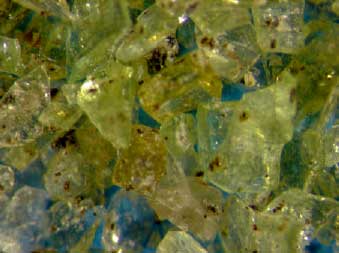 Figur 2.3: Glassand, Fraktion <1 mm. Forstørrelse 24×